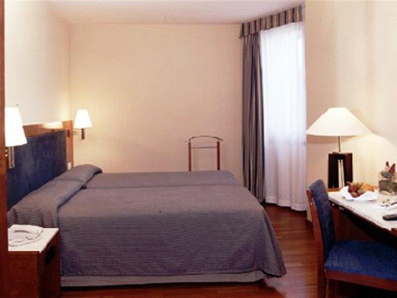 Hotel Pedralbes Барселона Екстериор снимка