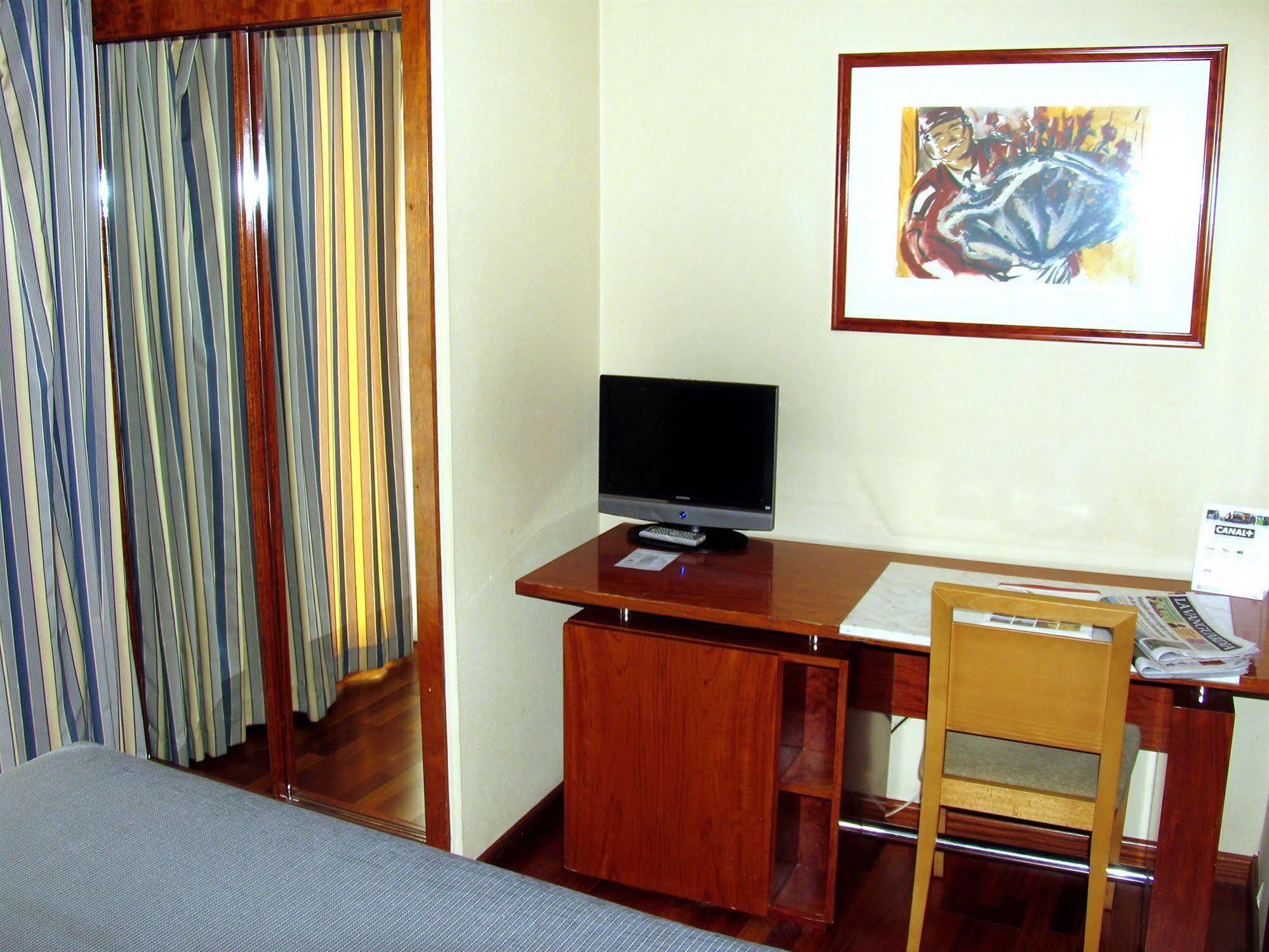 Hotel Pedralbes Барселона Екстериор снимка