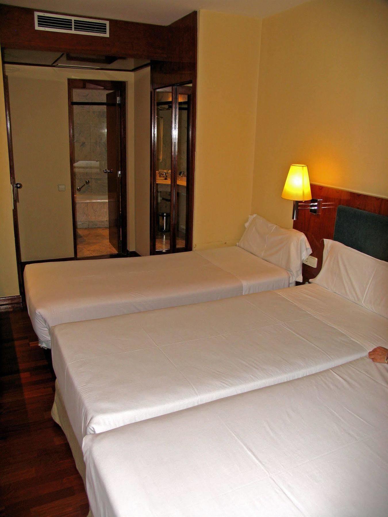 Hotel Pedralbes Барселона Екстериор снимка
