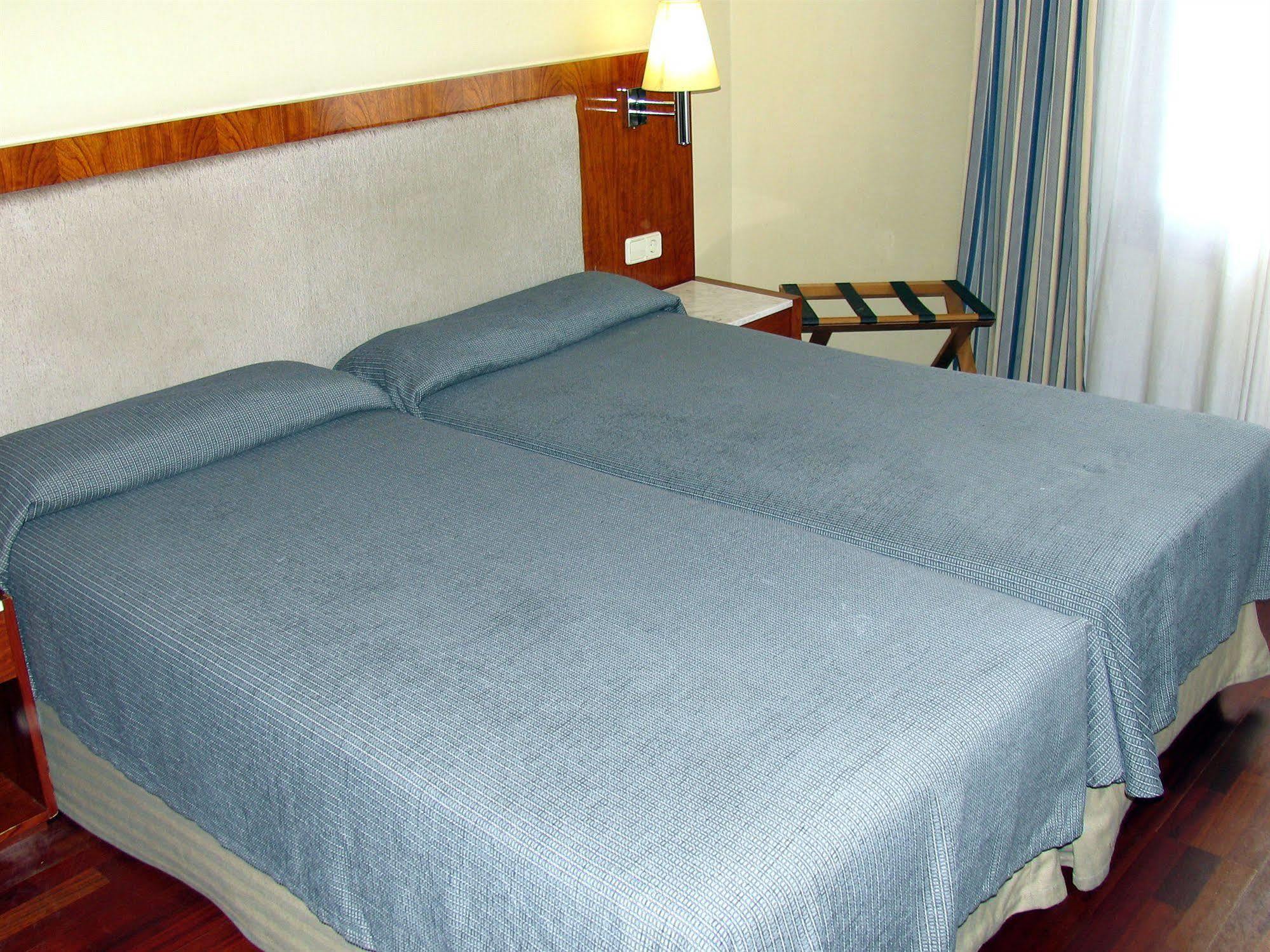 Hotel Pedralbes Барселона Екстериор снимка
