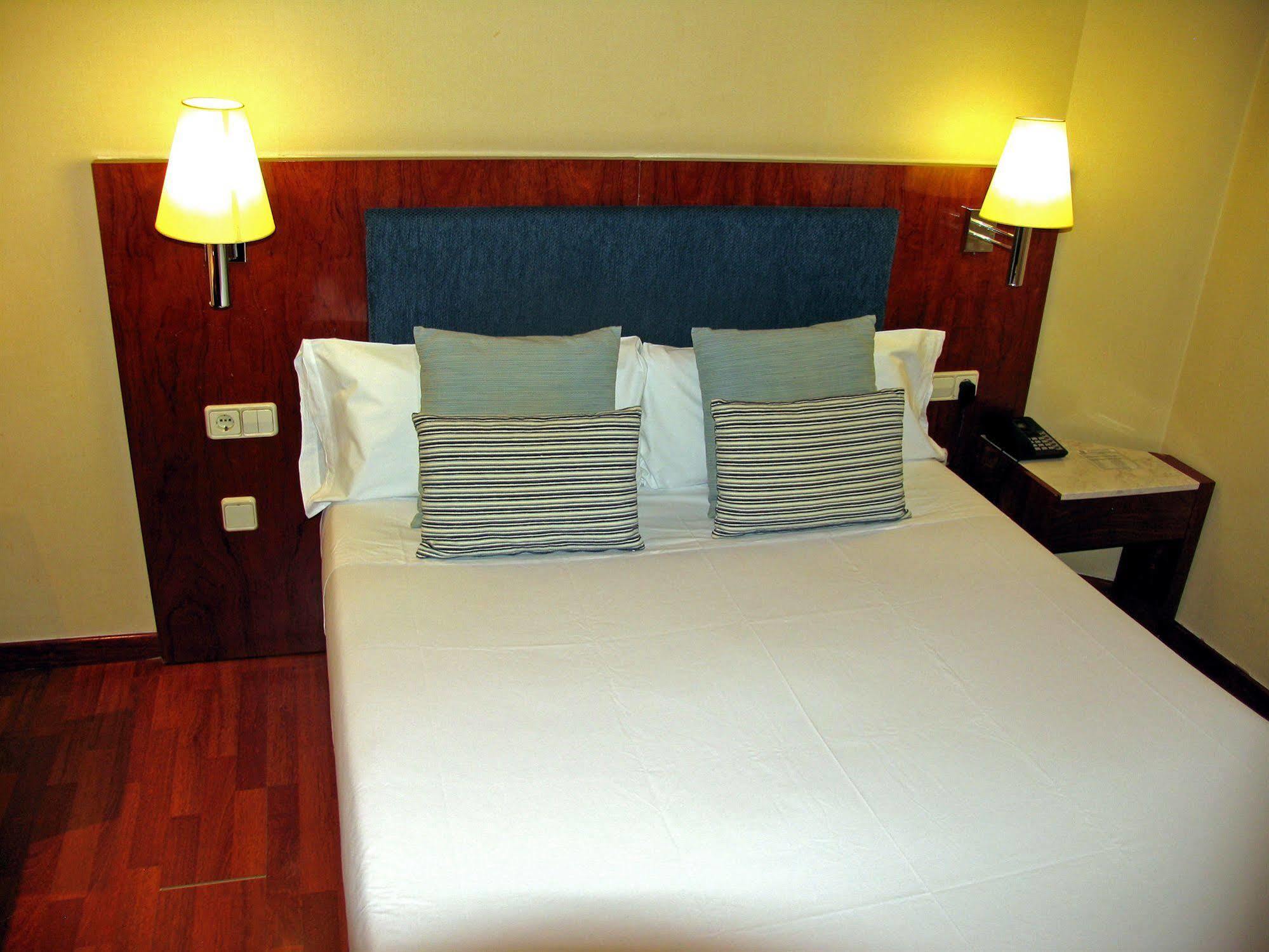 Hotel Pedralbes Барселона Екстериор снимка