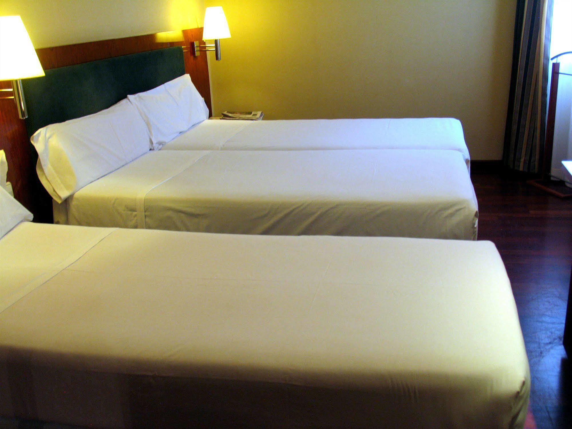 Hotel Pedralbes Барселона Екстериор снимка