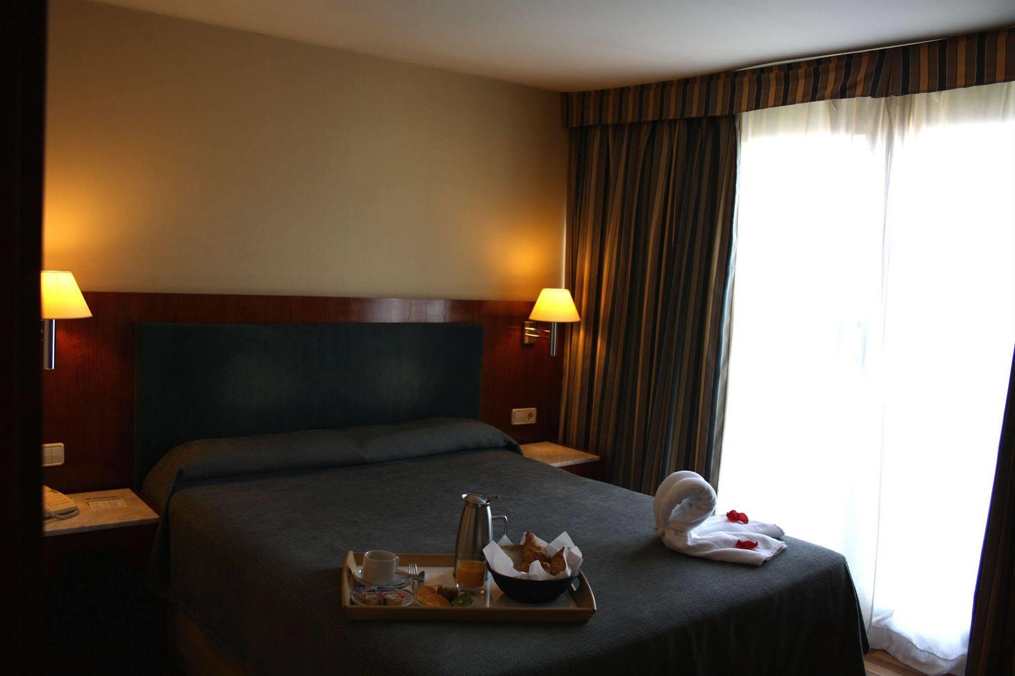 Hotel Pedralbes Барселона Екстериор снимка