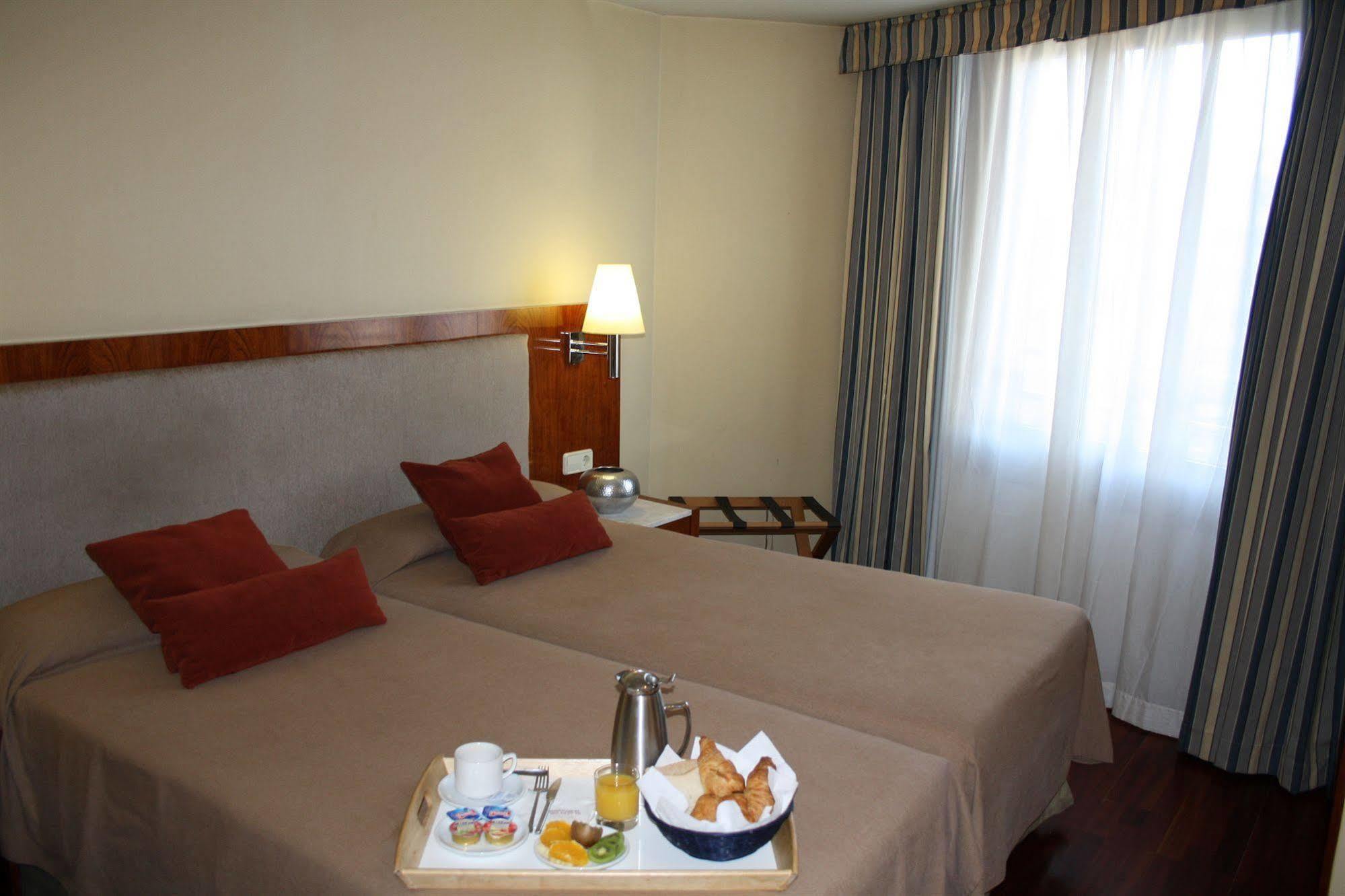 Hotel Pedralbes Барселона Екстериор снимка