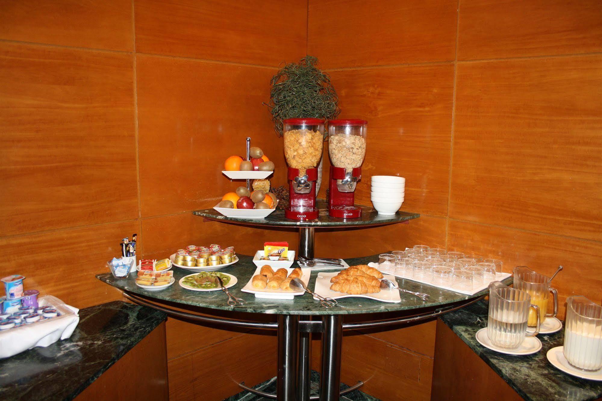 Hotel Pedralbes Барселона Екстериор снимка